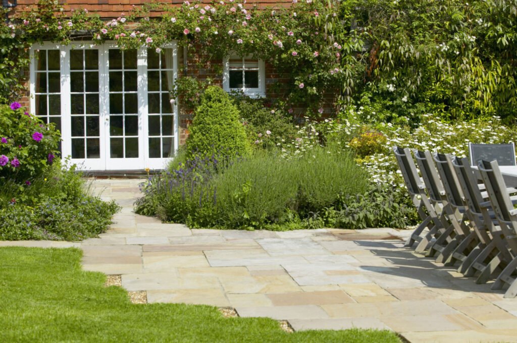 10 Easy Low-Maintenance Landscaping Ideas