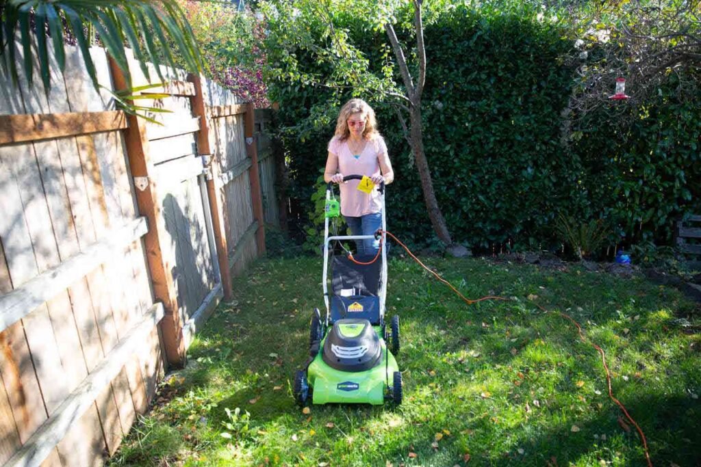 Best Electric Lawn Mowers for Thick Grass