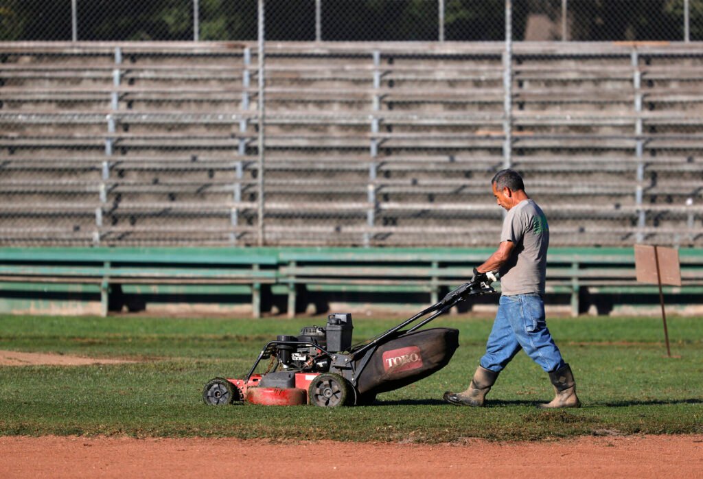 Revolutionizing Outdoor Maintenance: Zero Emission Landscaping Solutions