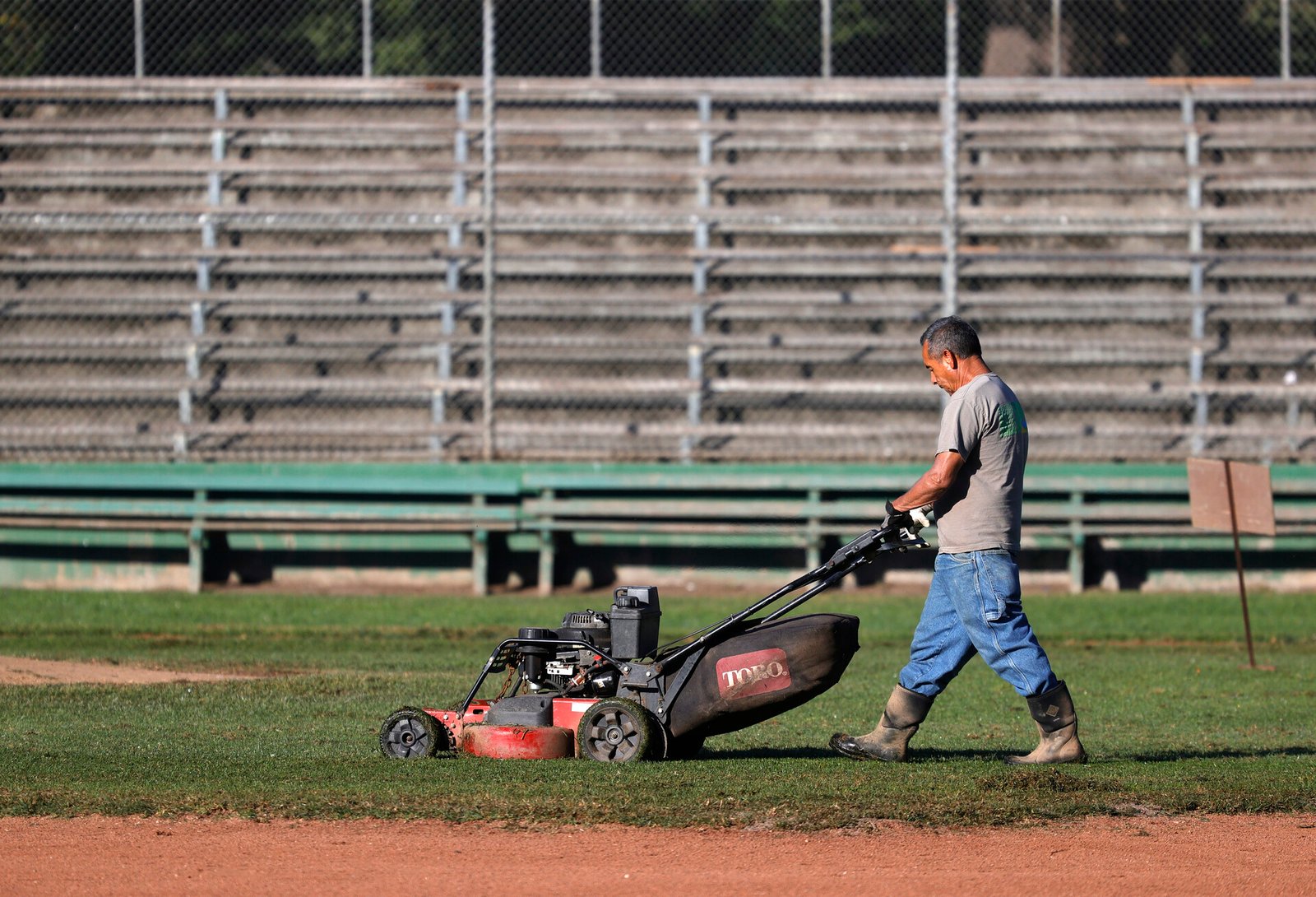 Revolutionizing Outdoor Maintenance: Zero Emission Landscaping Solutions