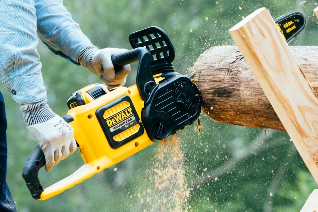 Top Cordless Chainsaws for Contractors