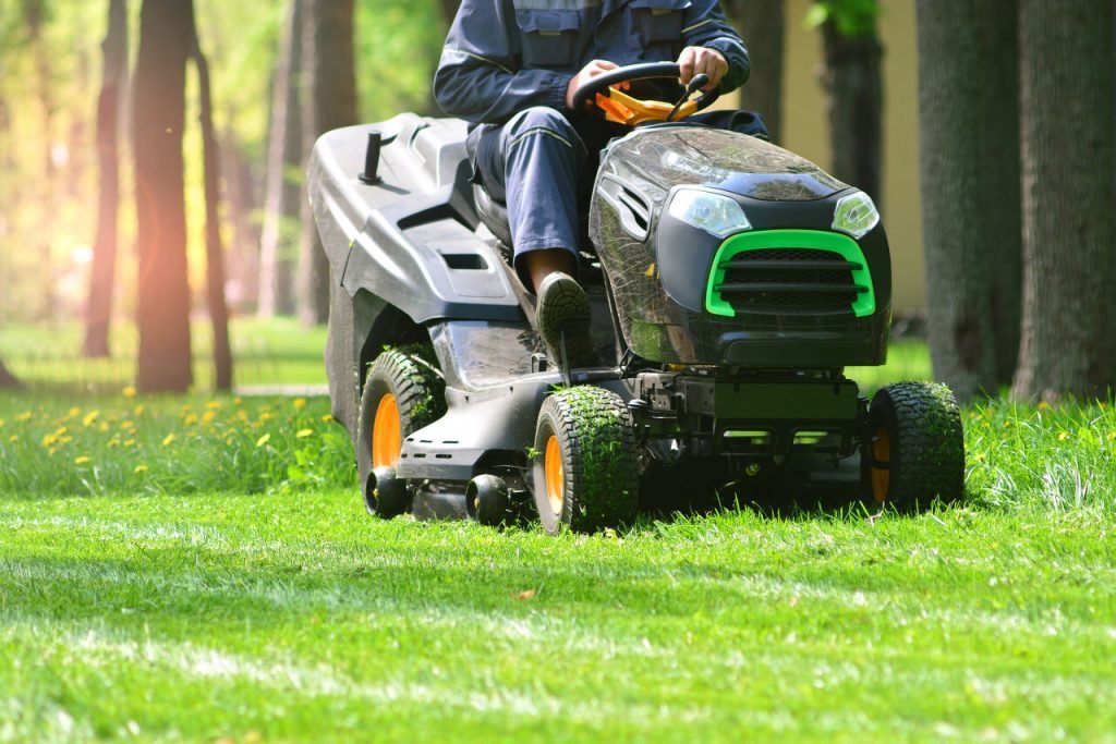 10 Tips to Extend the Life of Your Lawn Mower Battery