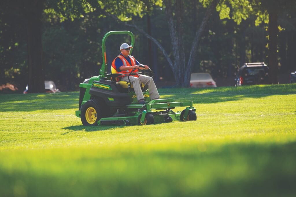 Advantages of a Zero-turn Lawn Mower