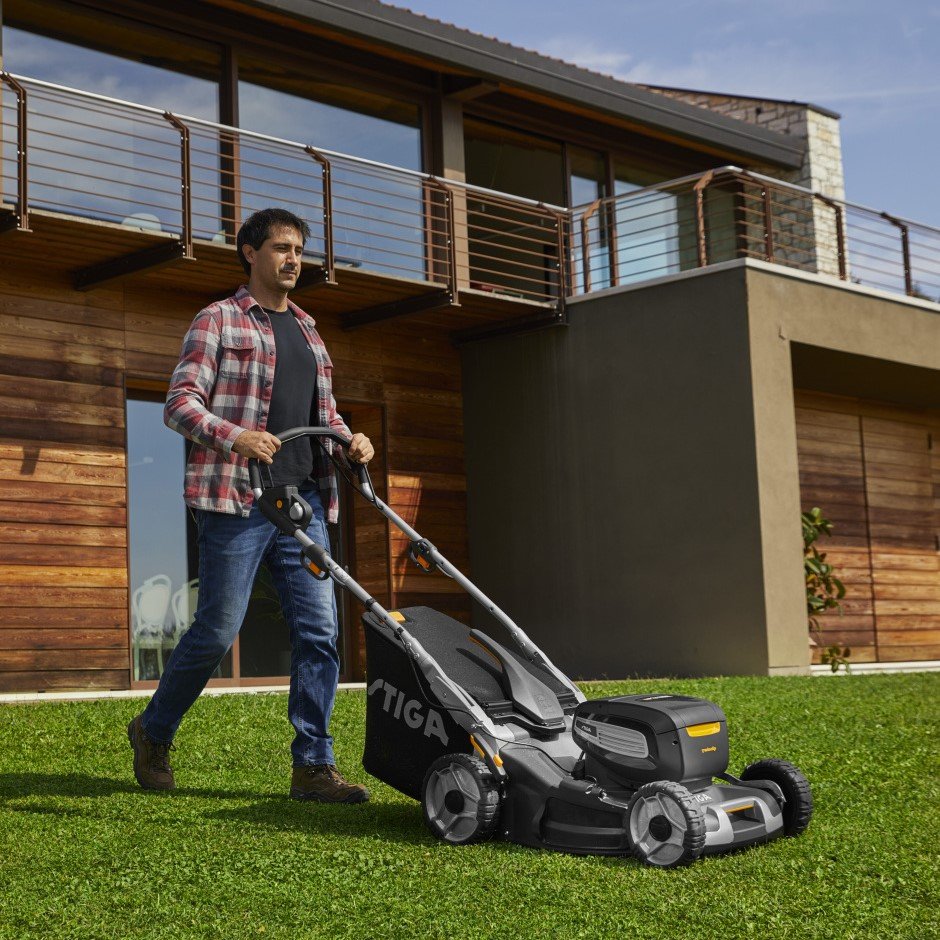 Choosing the Right Environmentally-Friendly Lawn Mower Batteries