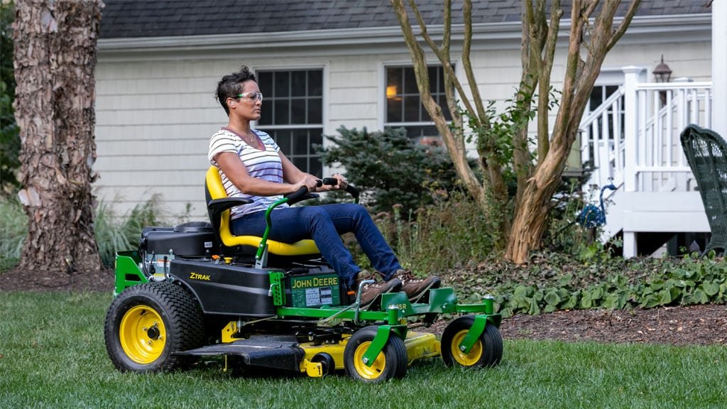 Comparison between Zero-turn lawn mower and Tractor