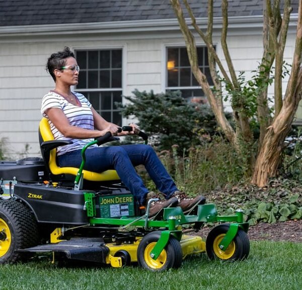 Comparison between Zero-turn lawn mower and Tractor