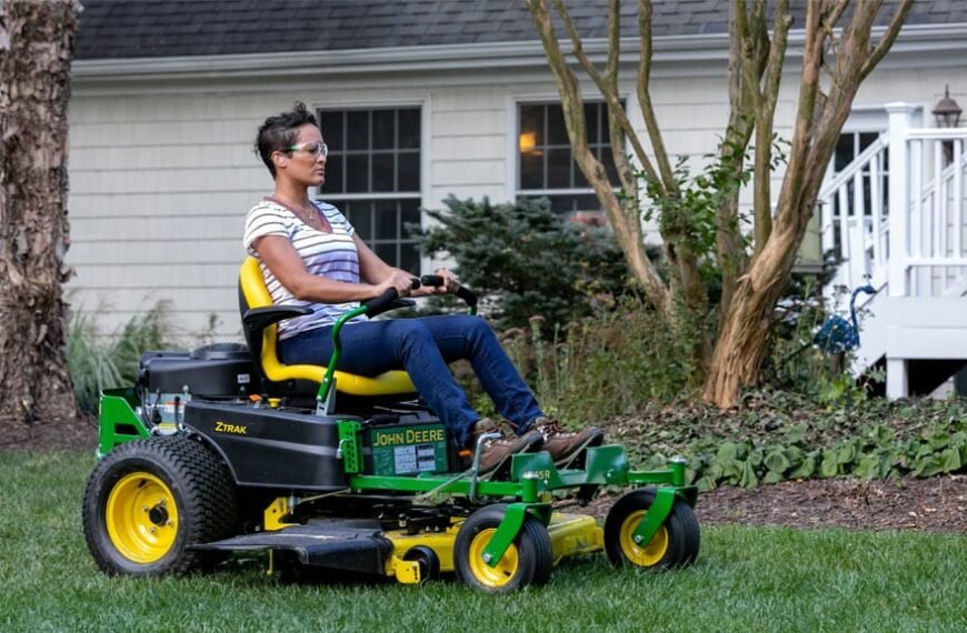 Comparison between Zero-turn lawn mower and Tractor