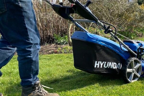 Top-rated self-propelled lawn mowers for uneven terrain